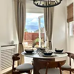 Entire Apartment In Greater London, United Kingdom